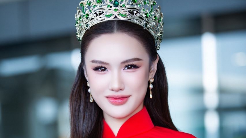 My Anh departs for Miss Earth 2025 in Philippines
